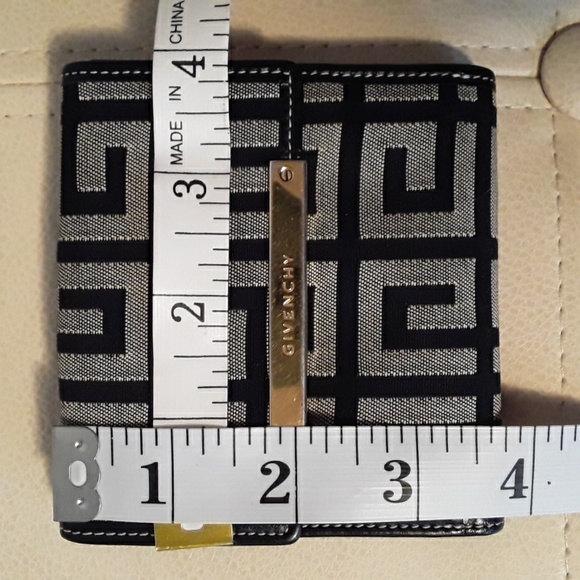 Auth GIVENCHY Compact Bi-Fold Wallet, Black/Gray - Picture 16 of 17